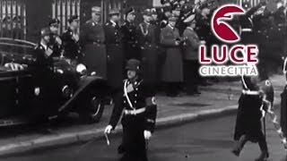 Sfilata militare hitleriana davanti al Fuhrer [upl. by Enileuqcaj]