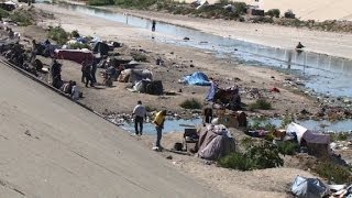 Cientos deportados viven en un desagüe de Tijuana [upl. by Anertak]