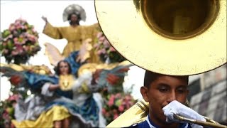 Salvadorans honour patron saint in religious procession [upl. by Yc363]