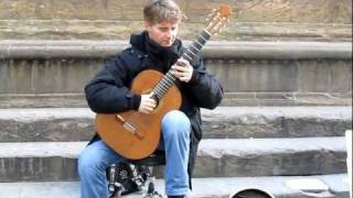 Tadeusz Machalski playing guitar at the Uffizi Gallery  Florence [upl. by Kcirdor]