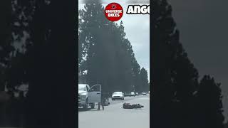 BAGARRE ENTRE UN MOTARD ET UN AUTOMOBILISTE 🤬 roadrage bagarre motard [upl. by Nosnhoj717]