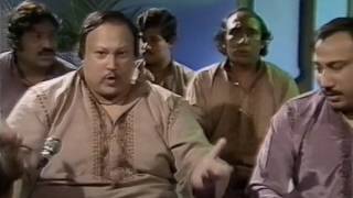 Nusrat Fateh Ali Khan Live Unke Dar Pe Pochane To Payen [upl. by Huttan]