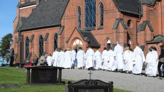 Klockringning Högsäters kyrka Med procession [upl. by Narahs884]