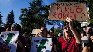 Demonstranten fordern Liberalisierung von Abtreibungsrecht in Polen [upl. by Niassuh]