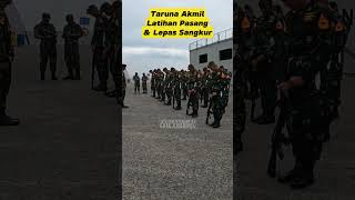 Taruna Akmil Latihan Pasang Sangkur [upl. by Mani992]