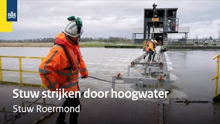 Stuw afbreken vanwege hoogwater in de Maas [upl. by Attenor]