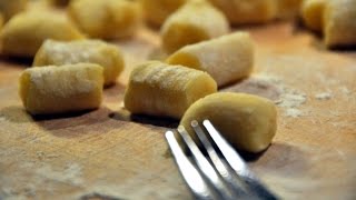 Ricetta Gnocchi di Patate Morbidi fatti in casa con ragu bianco [upl. by Azalea18]