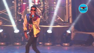 Kofi Kinaata performs More Mbelede at Rapperholic 2018 [upl. by Levesque160]