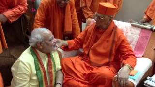 Shri Modi meets Swami Atmasthanandji Maharaj President of Ramkrishna Mission at Belur Math [upl. by Gasser]