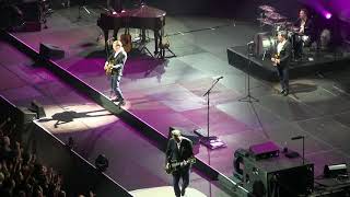 Bryan Adams  CMon Everybody Eddie Cochran cover Assago 11 novembre 2017 [upl. by Lebezej]