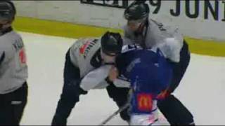 Andreas Jämtin yxar ner Daniel Widing  Brynäs  Linköping 62 [upl. by Gipsy938]