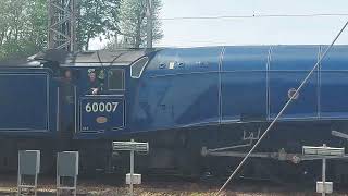 60007 Sir Nigel Gresley arrives at Crewe [upl. by Ammej]