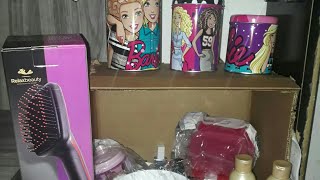 Abrindo a caixa da Avon campanha 052018 [upl. by Idonah]