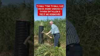 Ti dali tymi ti dali Ilir Meta thyen me vare shtyllen e tecit ne Roskovec Keta albania [upl. by Blockus]