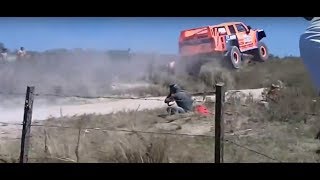 DAKAR  ESPECTACULAR SALTO de ROBBY GORDON [upl. by Dleifyar]