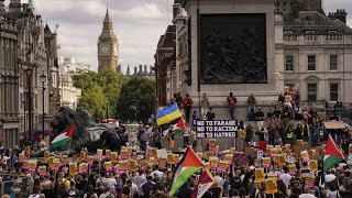 Londra manifestazioni contro il razzismo dopo le rivolte di estrema destra [upl. by Nita90]