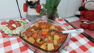 Cozidinho de linguiça com batata e cenoura fácil do dia a dia [upl. by Richardo]