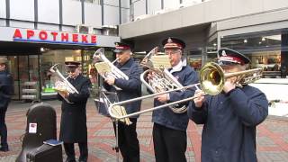 Heilsarmee spielt den Song quotHeilig heiligquot [upl. by Amer9]