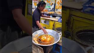 Proses cara buat pisang molen pisangmolen streetfood [upl. by Einamrej166]