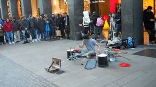 arte in strada DAMAT DRUMMER corso Vittorio Emanuele Milano Dicembre 2016 [upl. by Natal2]