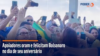 Apoiadores oram e felicitam Bolsonaro no dia de seu aniversário [upl. by Onitnerolf]