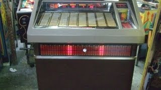 310 Rowe R89 45 rpm JUKEBOX that plays RECORDS and whats inside TNT Amusements [upl. by Tevis167]