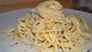 Video ricetta quotSpaghetti Cacio e Pepequot Aglio in Camicia [upl. by Rosalynd]