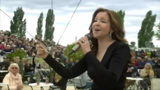 Vicky Leandros  Lamour est bleu  Fernsehgarten 1552016 [upl. by Ahseet551]