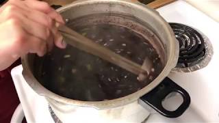 Como hacer Frijoles Negros Autentica cocina cubana [upl. by Aneles160]