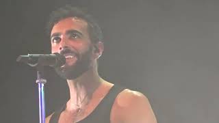 MARCO MENGONI  CHIUSURA DEL CONCERTO CON quotDUE VITEquot  KOMPLEX 457  ZURIGO [upl. by Armillia]