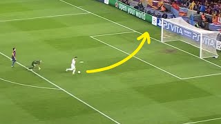 Fernando Torres Open Goal MISS vs Barcelona [upl. by Husain689]