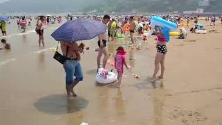 Lianyungang China Beach Liandao Resort Dongxilian Island People pollute the sea [upl. by Cicenia811]