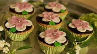 Cupcakes versieren met bloemen [upl. by Hayifas771]