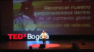 Jugando de Anfitriones Josefina Klinger at TEDxBogota [upl. by Eirlav]