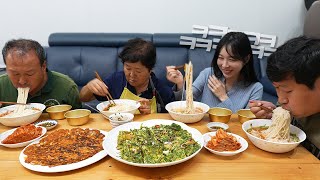 ☔비 오는 날 먹으면 더 맛있는 오징어 부추전 김치전 잔치국수 [upl. by Furgeson]