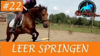 Paardrijden  Hoe leer je springen met je paard [upl. by Cnahc]