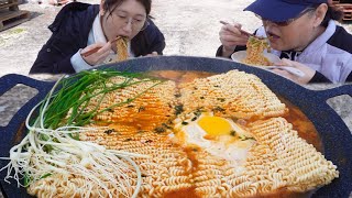 리얼 시골 먹방 봄내음 가득한 달래 넣고 끓인 안성탕면 열무김치 먹방 알싸한 달래맛이 너무 좋네요😋 REAL MUKBANG [upl. by Helsell]