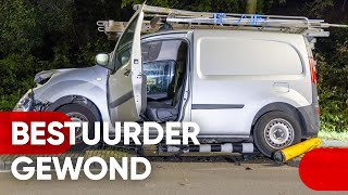 Bestuurder crasht tegen verkeerszuil en verkeerslicht 13092024 Haarlem [upl. by Murtha481]