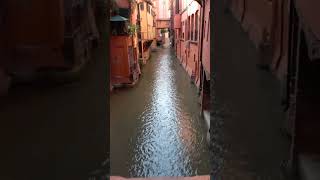 Bologna la finestrella che fa vedere il canale che attraversa la città 17 09 2023 [upl. by Fiorenze951]