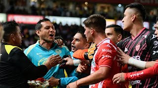 Pelea completa entre los jugadores de Necaxa y América [upl. by Nomyaw]