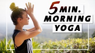 Yoga Sonnengruss Morgenroutine  5 Minuten für jeden Tag [upl. by Kcirdez]