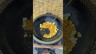 Why is the popcorn made in a big iron pot so fragrant Homemade popcorn [upl. by Caye]