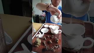 BREWING CHINESE GREEN TEA USING A GAIWAN gongfucha [upl. by Uot]