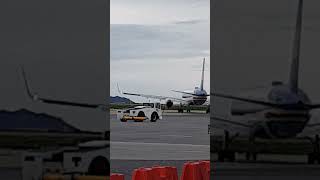 Taxiing AircraftBoeing 757300 [upl. by Haggai]