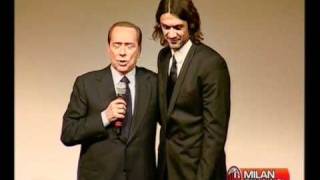 Premiazioni alla festa dei 25 anni di Berlusconi al Milan [upl. by Zenitram]