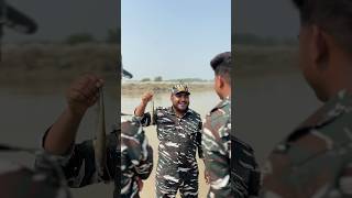 😱  फ़ौजी ने बचायी मछली 🐟 की जान  💔🥲 shortsfeed soldier indianarmy motivation youtube [upl. by Dualc]