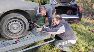 Peugeot 604 v6 automatique sortie de grange pour rénovation après 30 ans dimmobilité [upl. by Luciano]