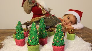 Lebkuchenmuffins mit süßem Tannenbaum   Sallys Welt [upl. by Edmanda]