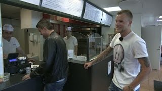 John Guidetti bjuder Patrick Ekwall på kebab i Rissne  TV4 Sport [upl. by Halle]