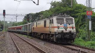 22654 Hazrat Nizamuddin Thiruvananthapuram Superfast Express Arriving Karmali Railway Station [upl. by Nolahs]